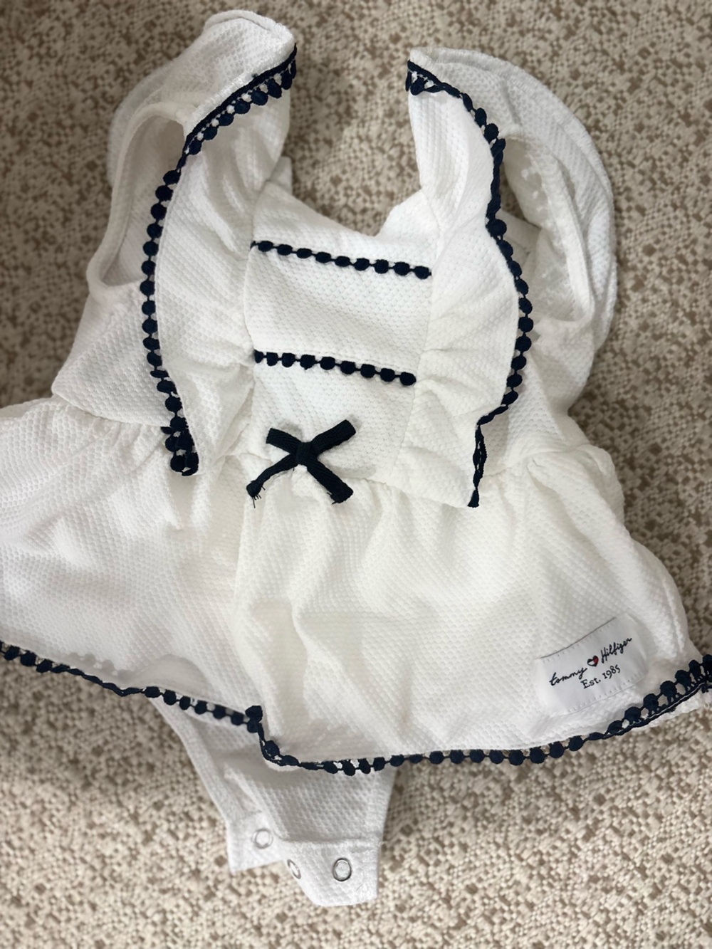 Tommy Hilfiger White Textured Top with Navy Trim with headband